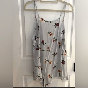 Cover up light blue floral sz L